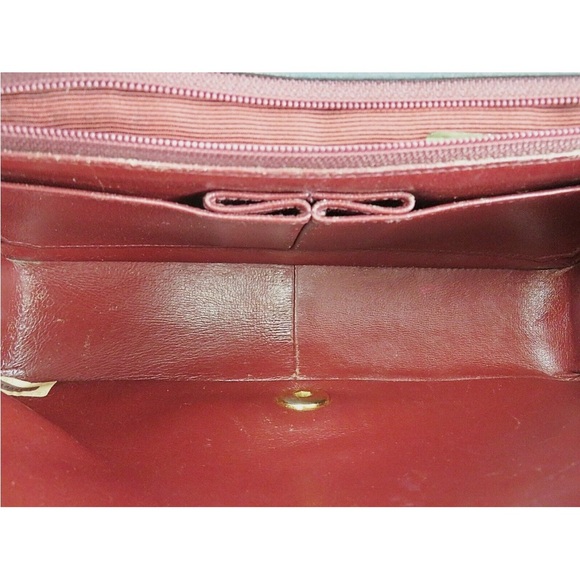 Chanel Black Quilted Shoulder Bag - Picture 8 of 11